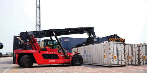 广西开行西部陆海新通道首列海产品冷链专列 百吨北部湾海虾三日内直达重庆